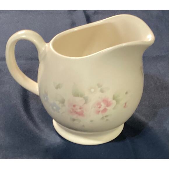 Vintage Pfaltzgraff Tea Rose Creamer 5” Tall Pitcher Stoneware - Picture 6 of 10